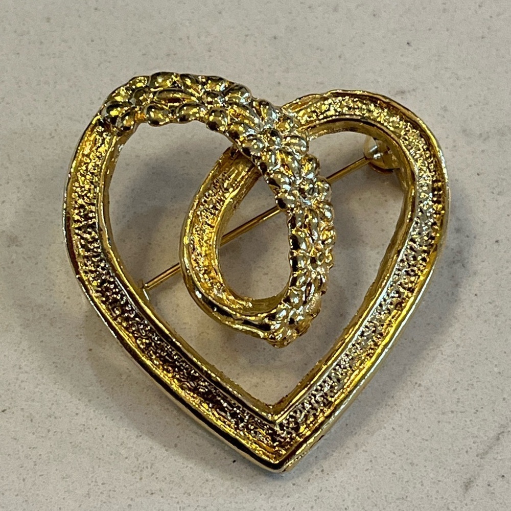 Gold toned Heart floral Brooch